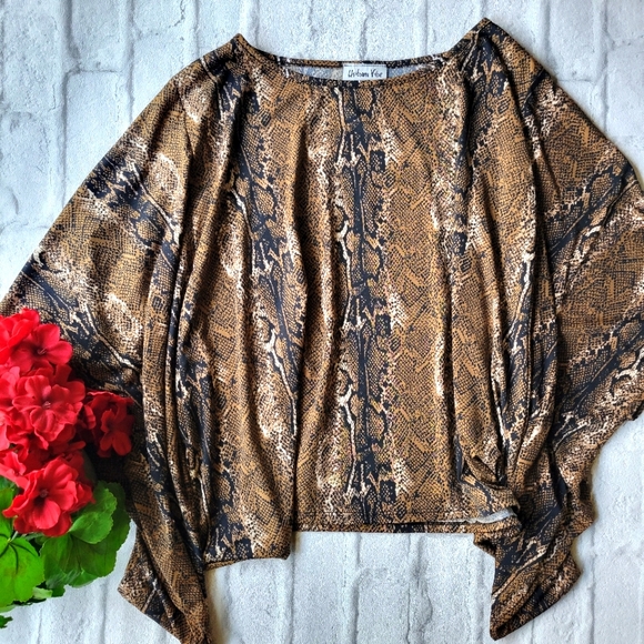 Uptown Vibe snake skin flowy top size petite large - Picture 1 of 10